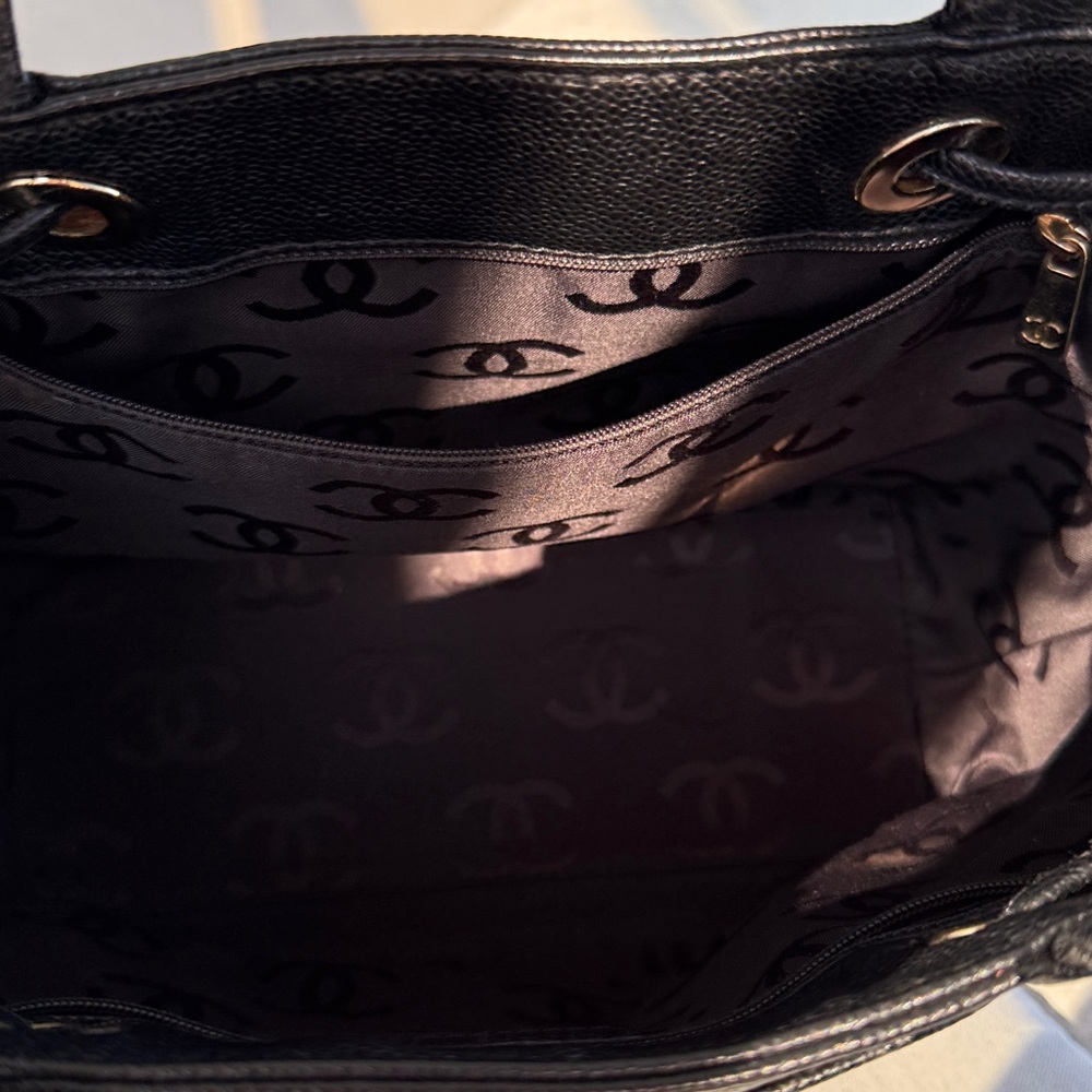 Chanel CC Caviar Leather tote - Picture 7 of 9